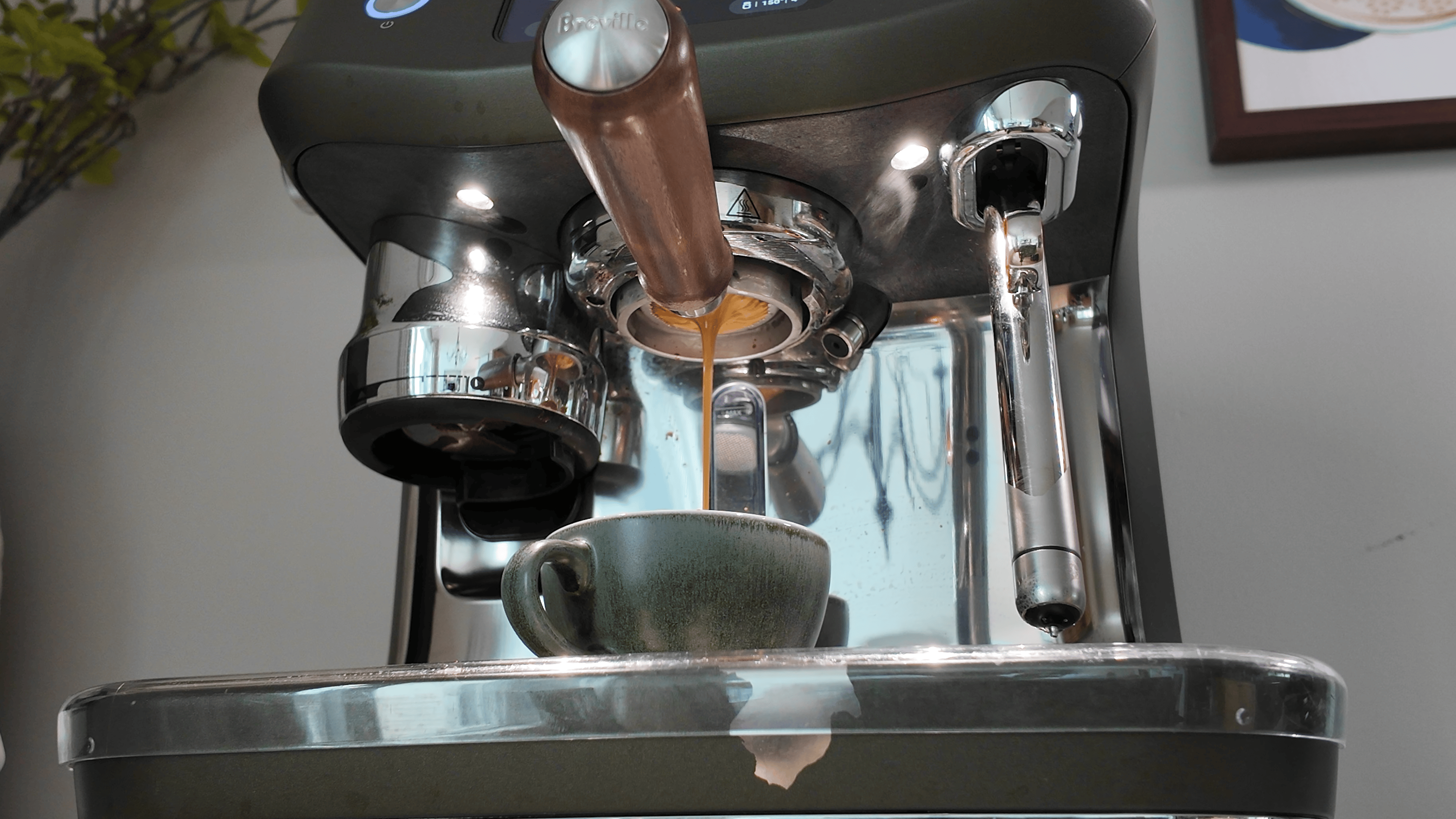 Breville Oracle Jet brewing espresso with a bottomless portafilter