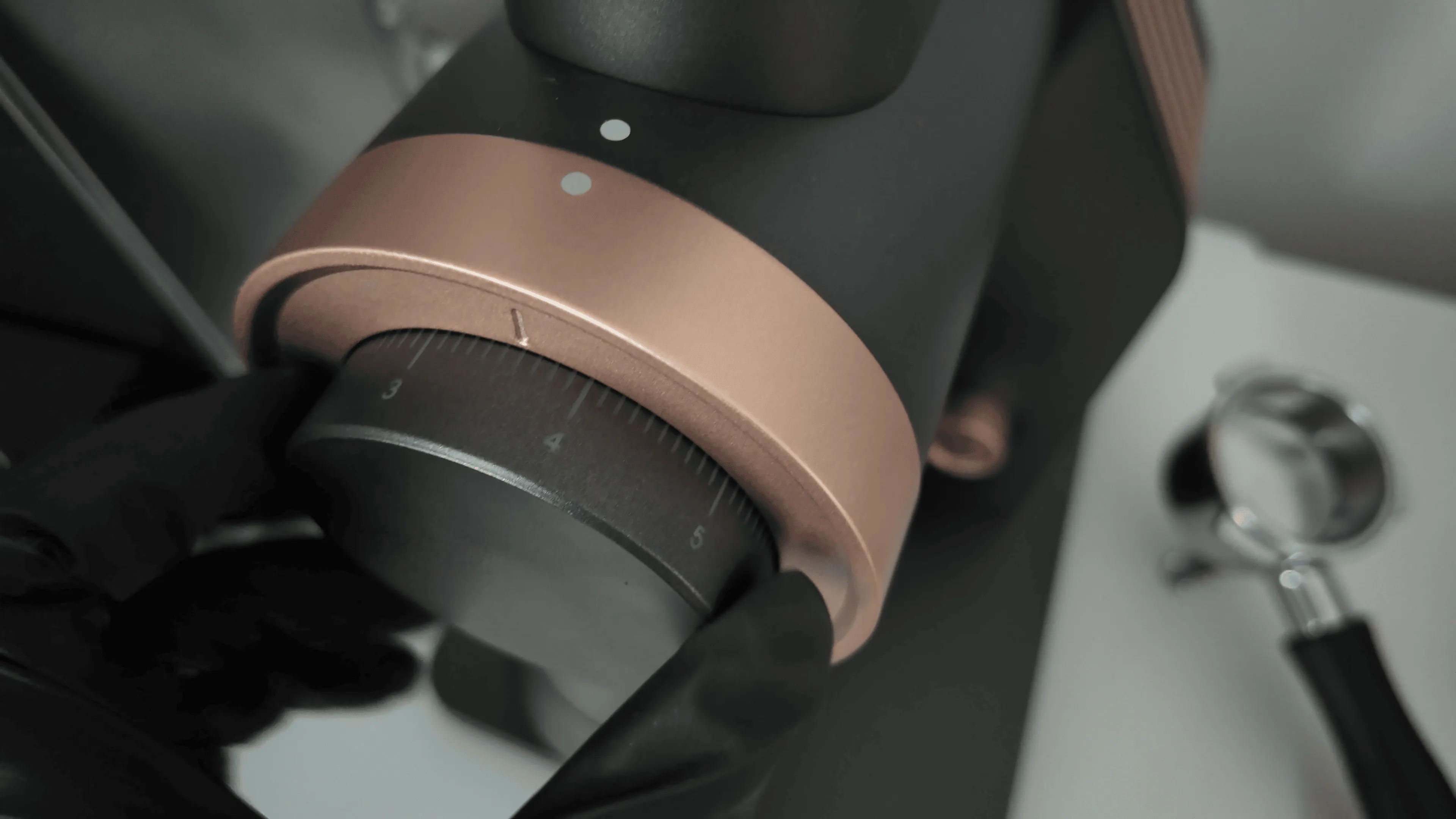 Stepless grind adjustment dial